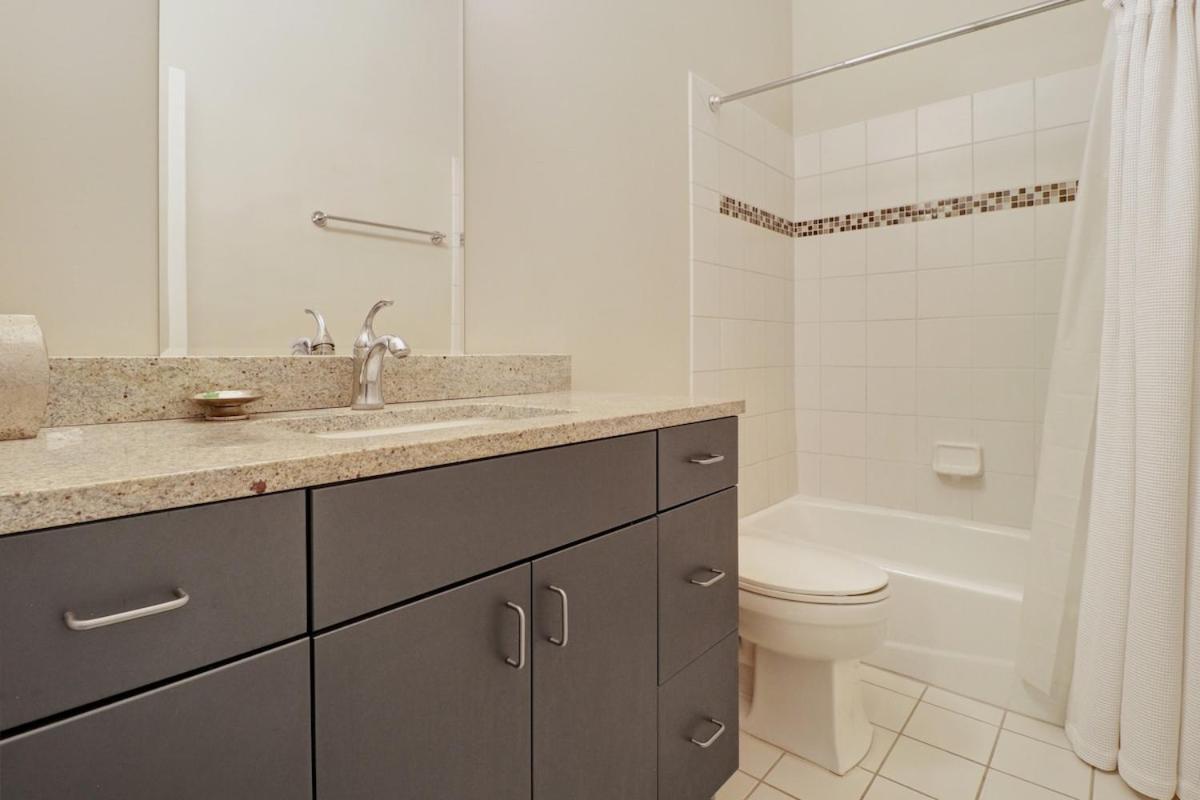 Downtown Loft- Steps Away From Plant Riverside! Savannah Exterior photo